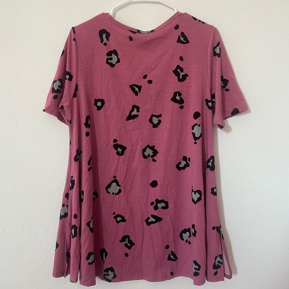 LuLaRoe pink cheetah perfect tee - Picture 4 of 4